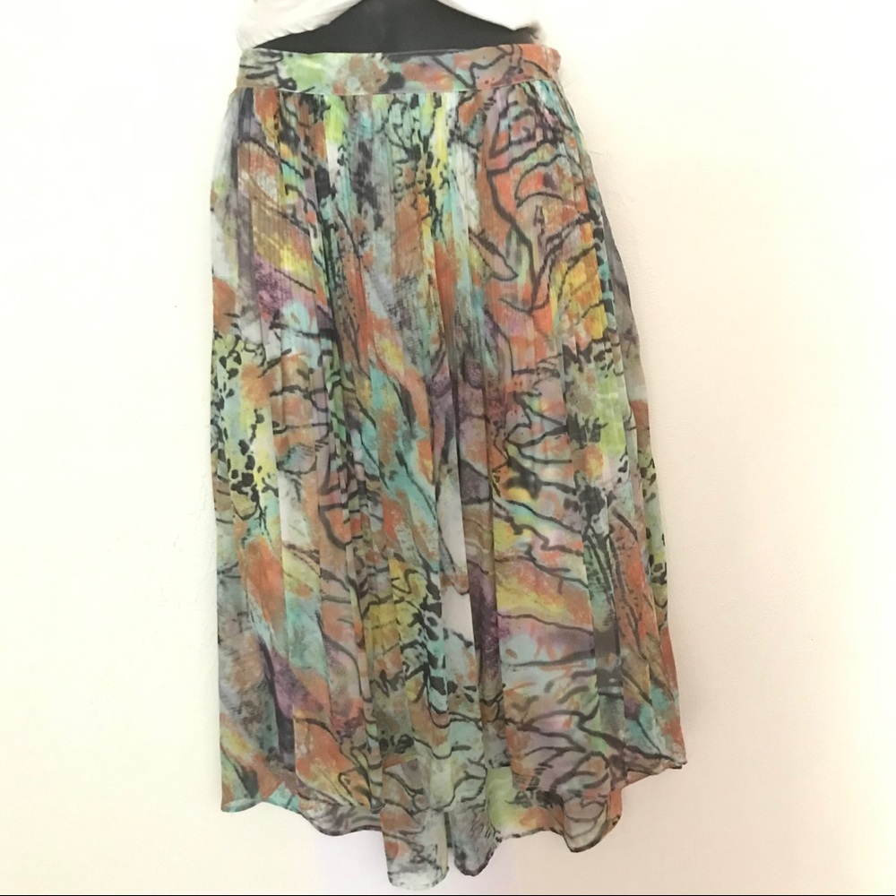 Beautiful Abstract Above The Ankle Skirt!
